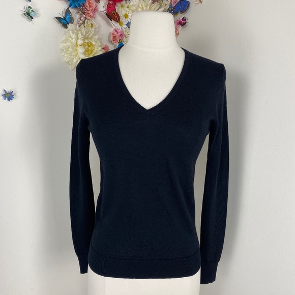 Uniqlo Black Merino Wool V-neck Sweater Winter Fall Sweater - Picture 1 of 5